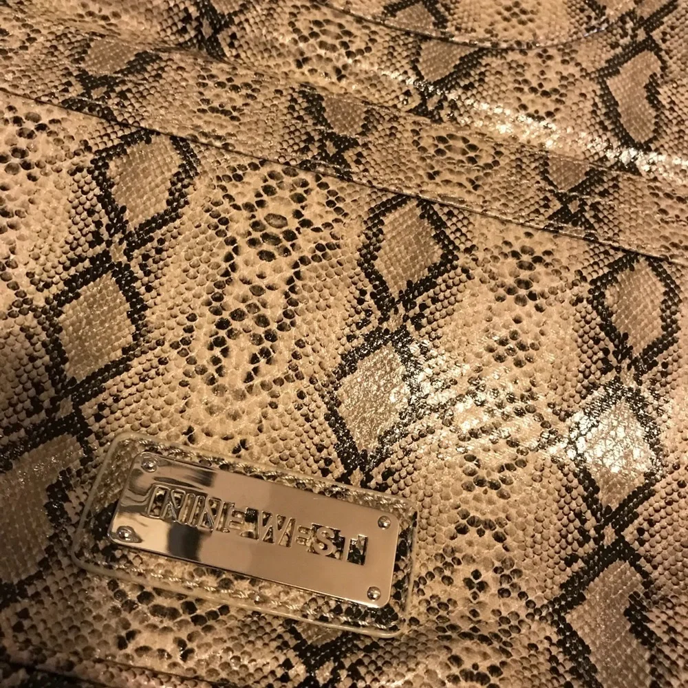 Like New Nine West snakeskin-print clutch